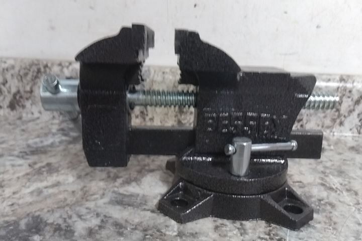 Bessey BV-HW45 4 In Max Jaw Opening Standard Duty Light Duty Bench Vise