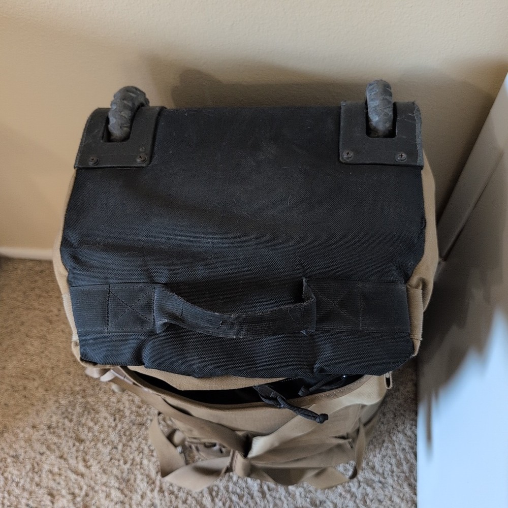 USMC Thin Air Gear Rolling Deployment/Backpack Coyote Brown - 3 Dividers