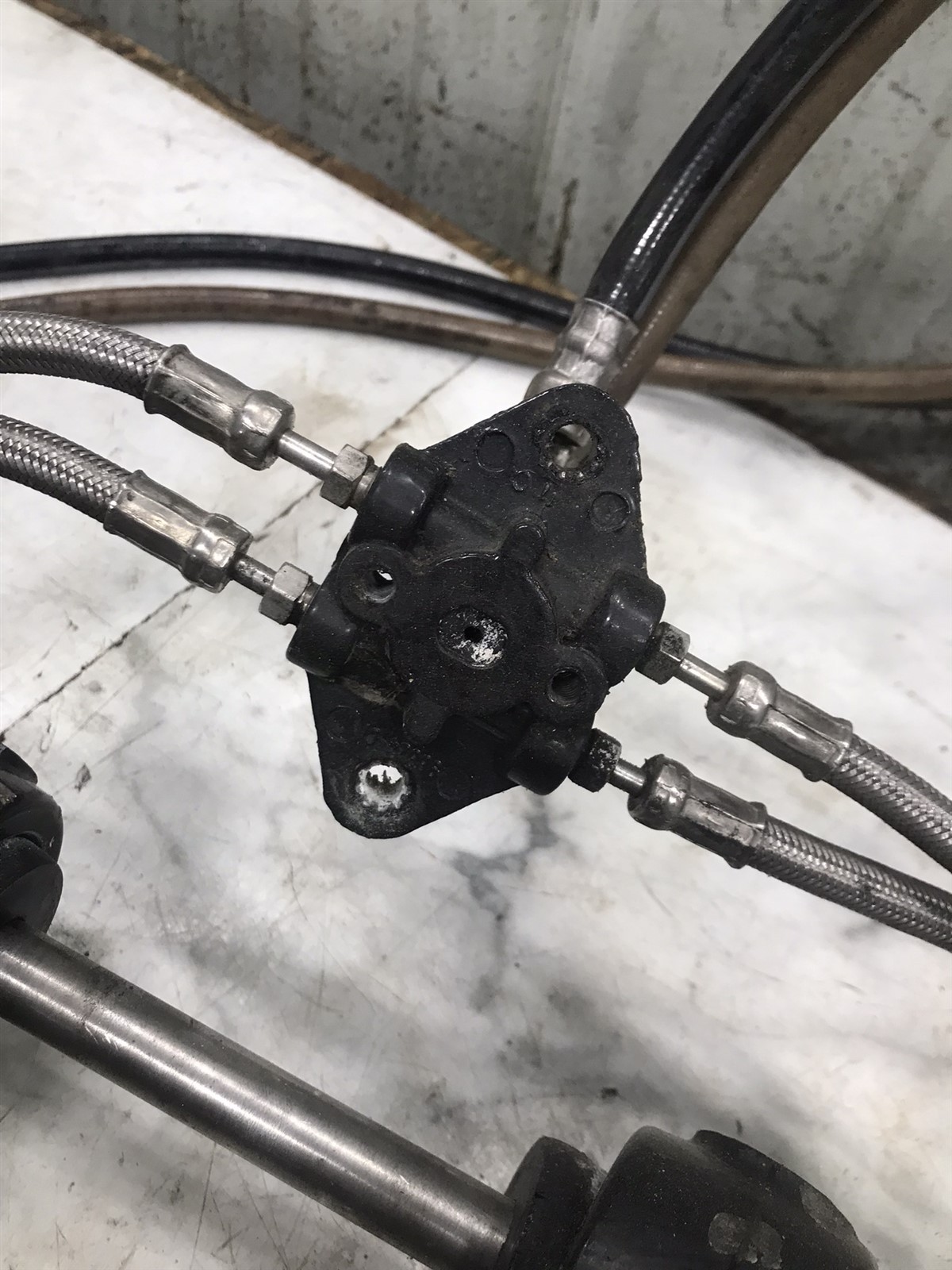 Mercury MerCruiser Alpha Bravo trim tilt lift hydraulic cylinders power trim XD