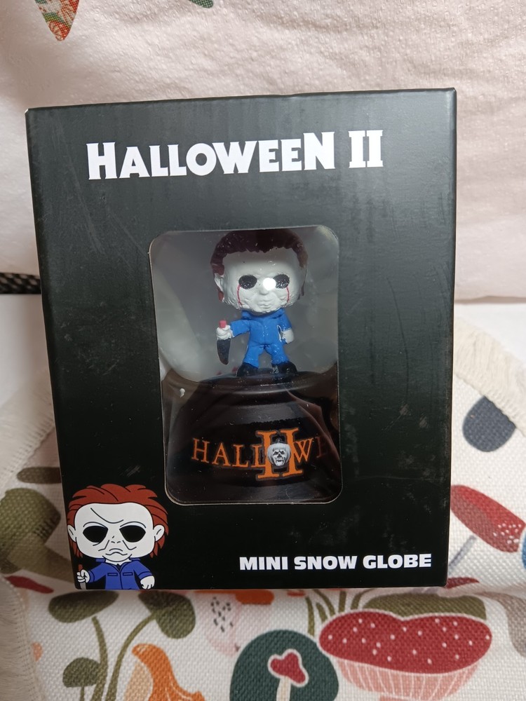 🔥Halloween II Horror Mini Snow Globe BNWT🔥