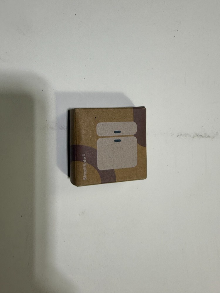 4 SimpliSafe Yard Sign, entry sensor es-3 and panic button pb3