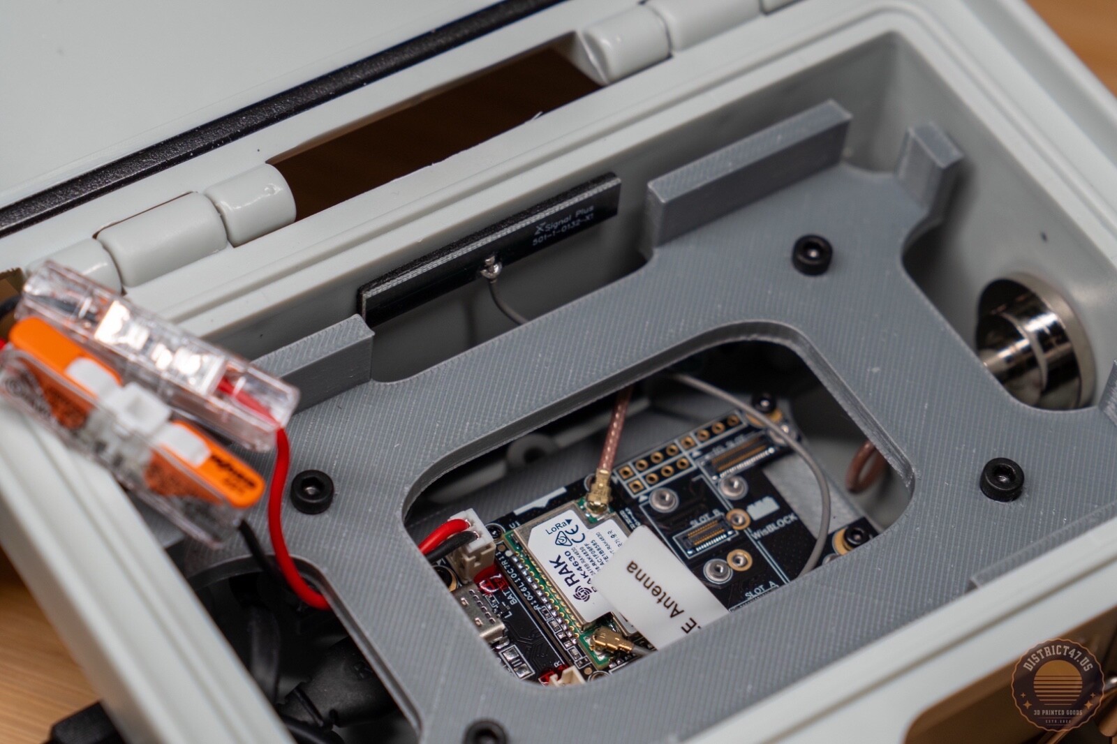 Outdoor Solar Meshtastic Off-Grid node with 22,000mah built-in Battery