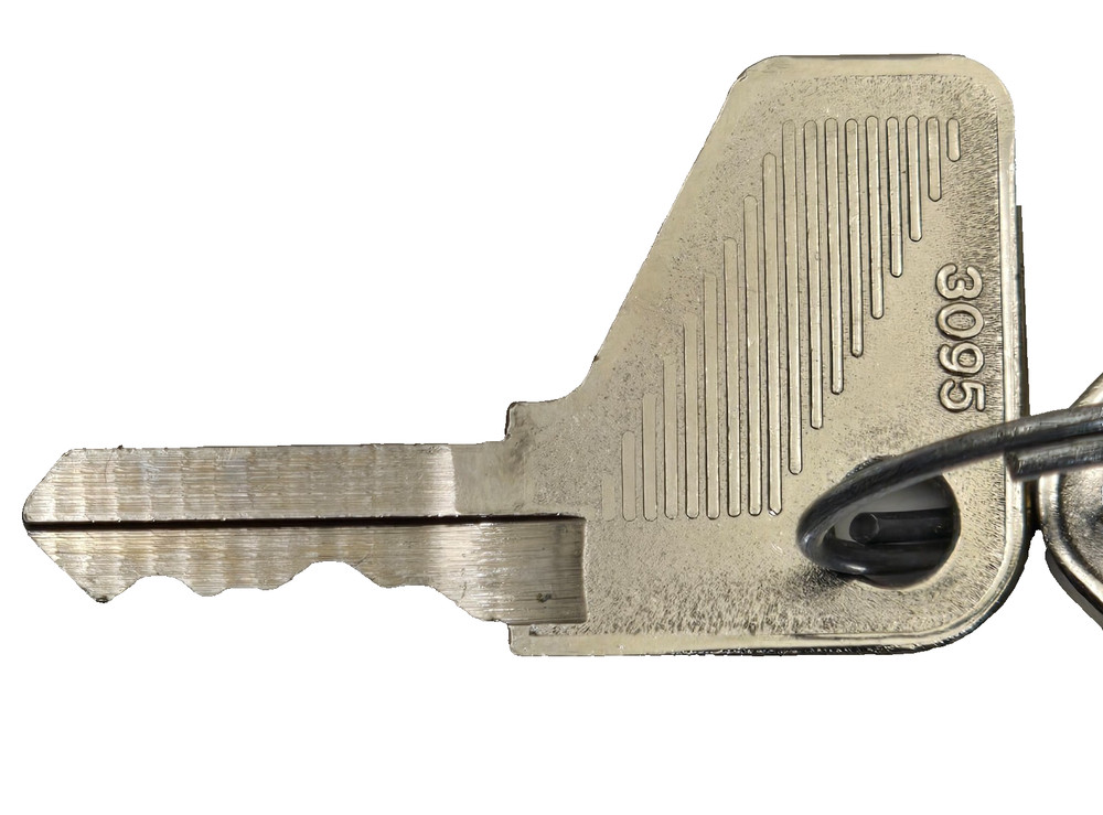 GE CEMA P9CSCU0T95 Key Selector Switch 3-Position Panel Mount NOS