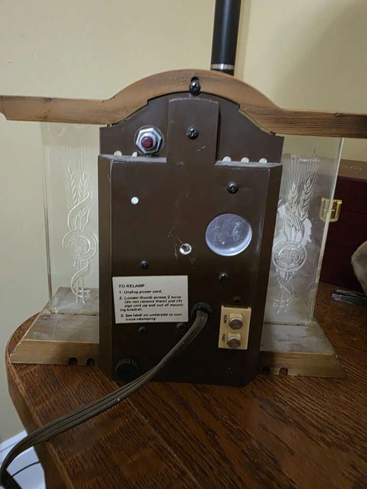 1981 Vintage Pabst Blue Ribbon Lighted Table Clock