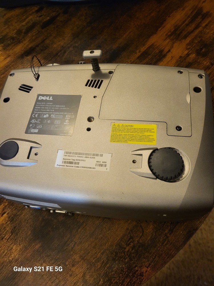 DELL Projector Model 2300MP with Super Duty Case W/ Remote Untested