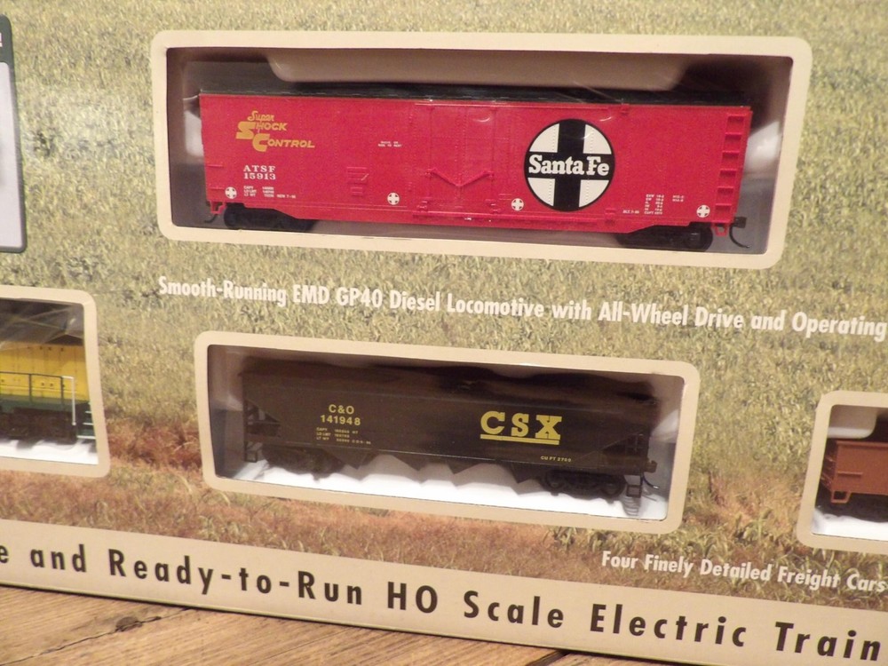 Bachmann HO scale C&NW EXPRESS Train Set New In packaging, Never Opened