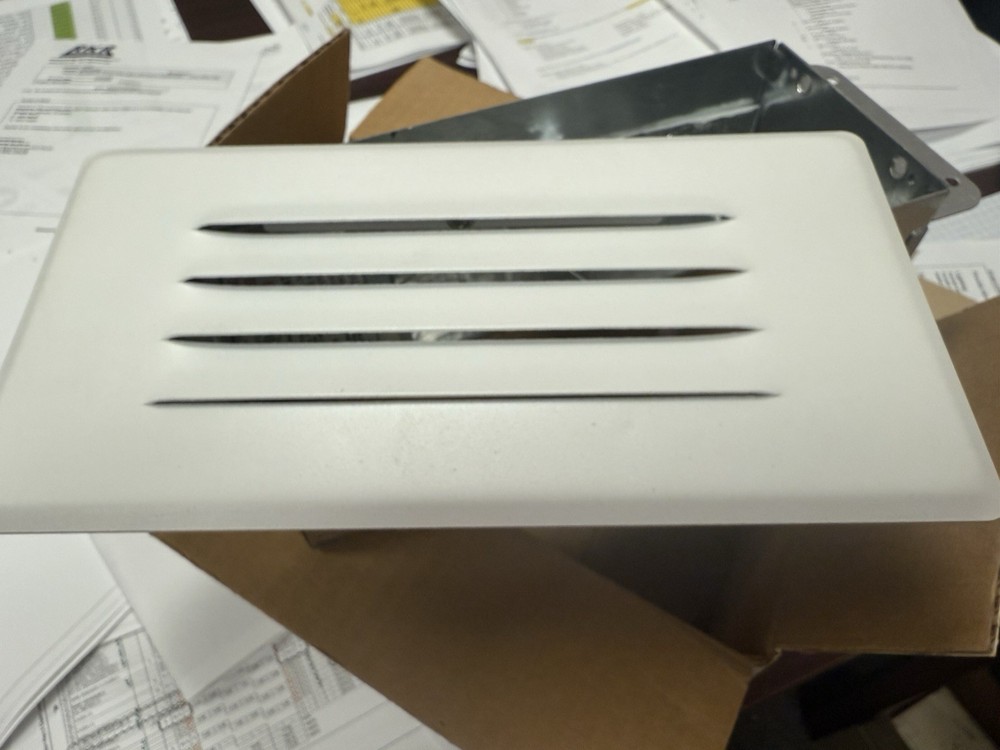 LITHONIA WHITE IC/NON-IC STEP LIGHT # SL1