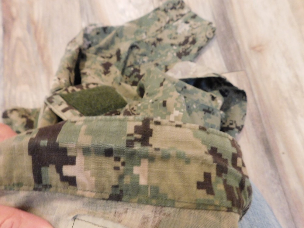 US NAVY WORKING BLOUSE COAT SIZE SMALL - REGULAR