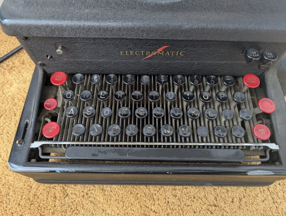 Electromatic Electric Typewriter Model A (1) ?- IBM - works Needs refurbishing