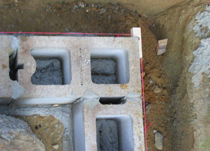 Masonry Line Blocks (20pcs) for Bricklayers, Blocklayers, Masons (Corner Blocks)