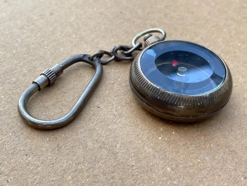 Personalized keychain compass - Custom engraved | keyring, Groomsmen Gift.