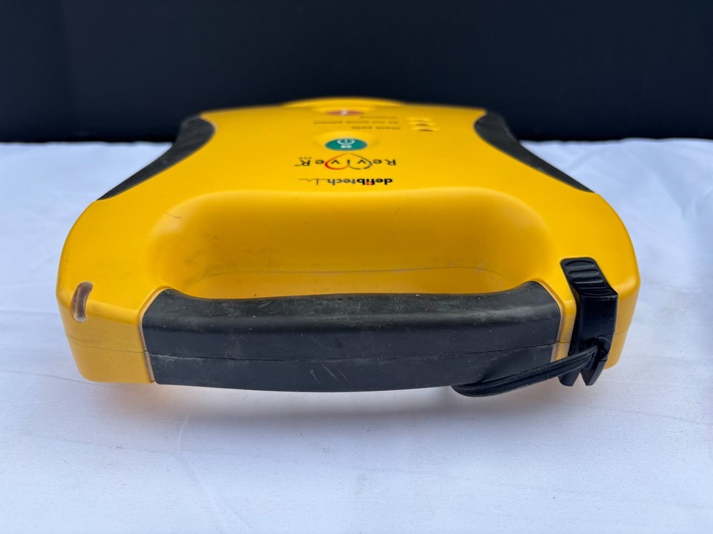 Defibtech Reviver AED w/ Elecctrode Pad - WORKING