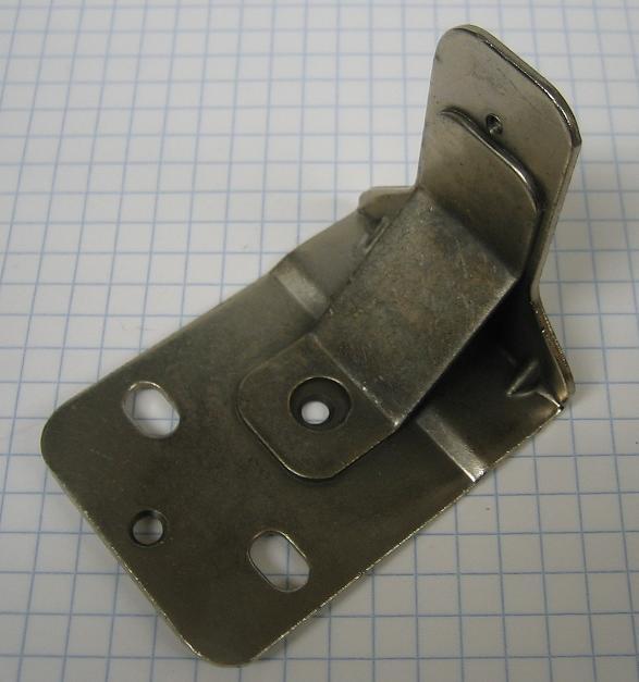 GRASS #22223 BLIND CORNER BASEPLATE BRACKET, 90-DEGREE, WITH SCREWS