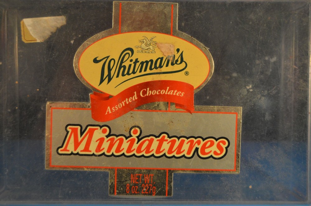 WHITMAN'S ASSORTED CHOCOLATES MINIATURES PLASTIC BOX (EMPTY) 7" X 4 1/2"