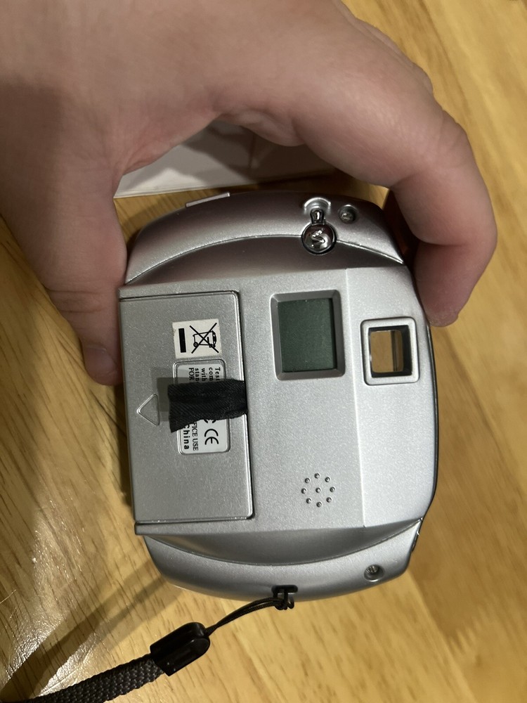 DigiGr8 300k Pixels Digital Camera - Spares Or Repairs