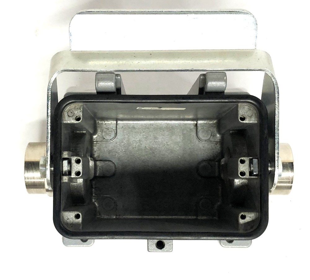 Walther 3.18x4.86 Inch ID Wall Mount Socket Housing BB548 NOS