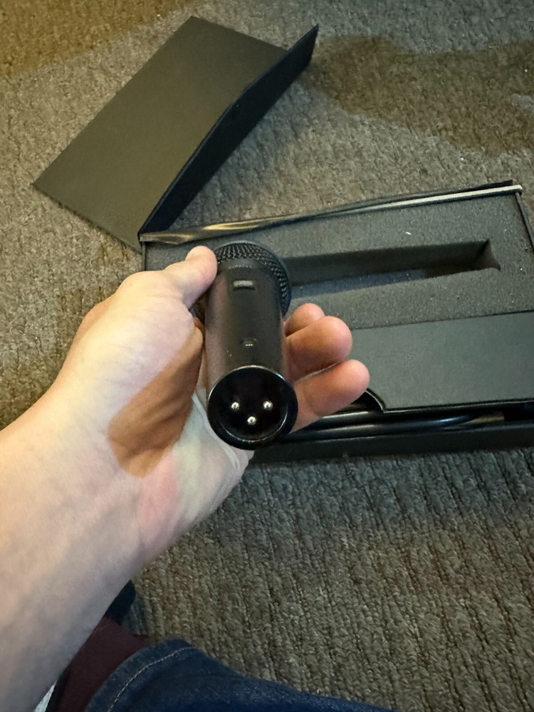 Redback Professional Handheld Unidirectional Dynamic Microphone C0383