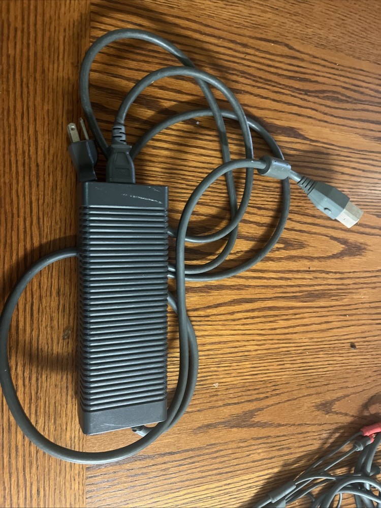 Xbox Bundle: Controller With Charger And Xbox And Tv Connectors