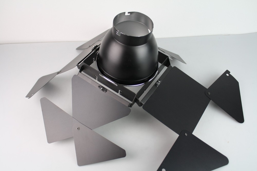 4 Leaf Barndoor Kit w/ 7" Reflector