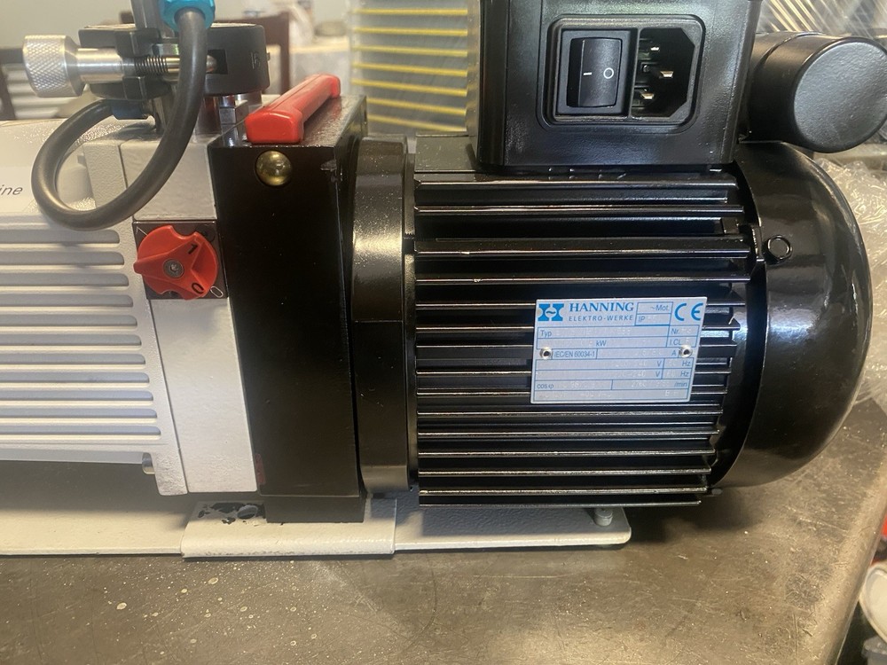 Pfeirffer duo11 Vacuum Pump