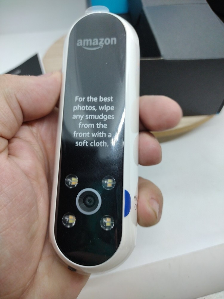 Amazon Echo Look PL67WR- Smart Desk Camera.