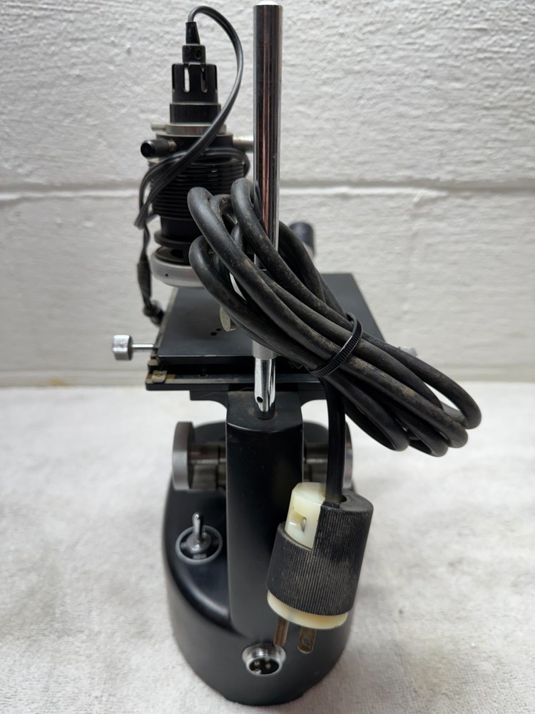 UNITRON MEC-3519 MICROSCOPE UNKNOWN IF WORKING. NICE CLEAN CONDITION!!
