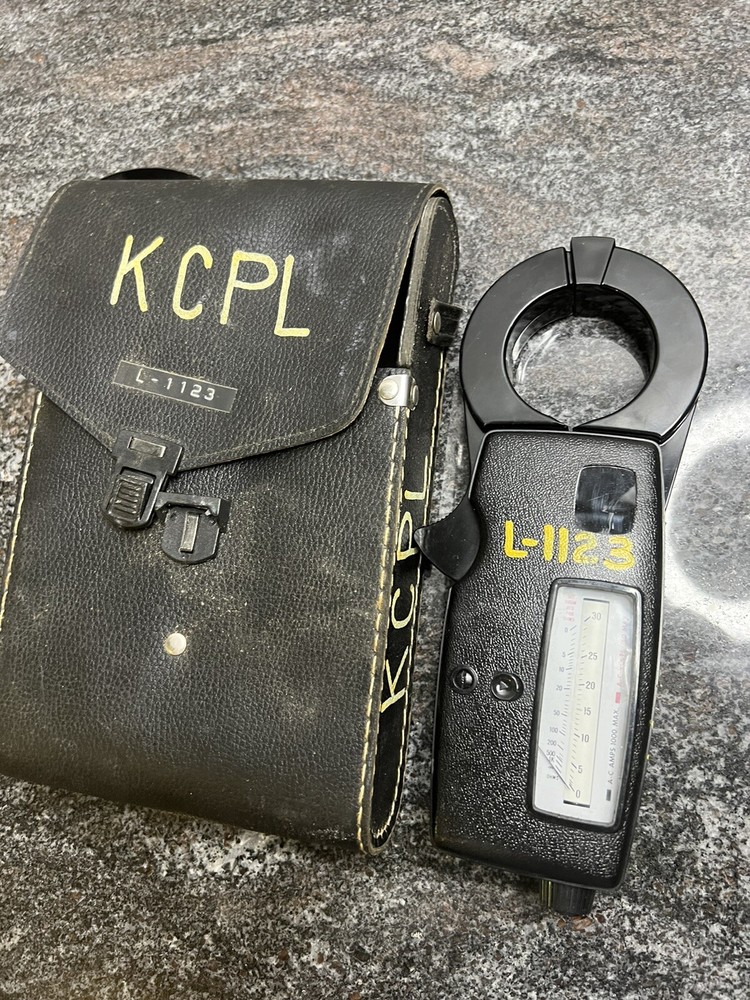 Vintage GE Voltmeter Meter Snapper 942D