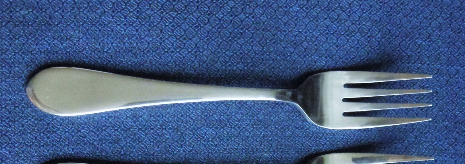 Oneida ICARUS Glossy Set of 4 Salad Forks Stainless Flatware (6 7/8")