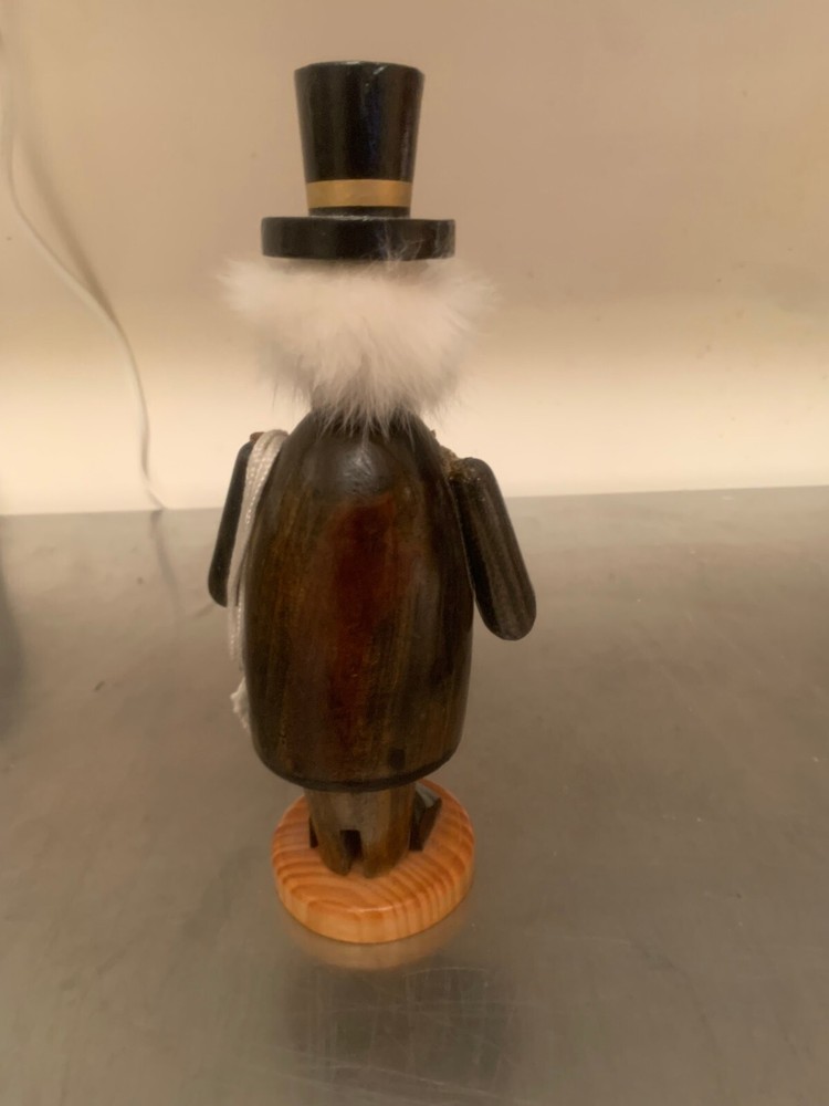 Smoking Man with Rope Smoker - Ex