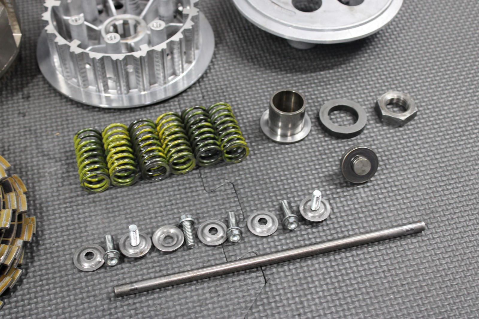 2000 KTM 250 300 EXC OEM COMPLETE CLUTCH BASKET W PLATES INNER OUTER HUBS GOOD