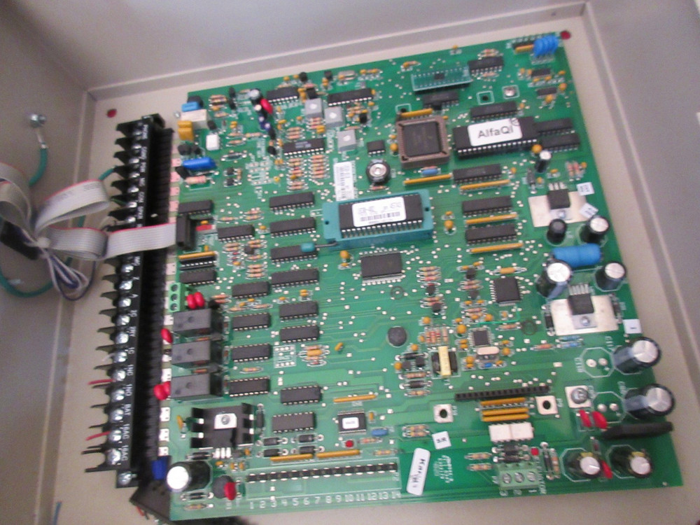 DoorKing 1838-081 Access Controller In Cabinet USED