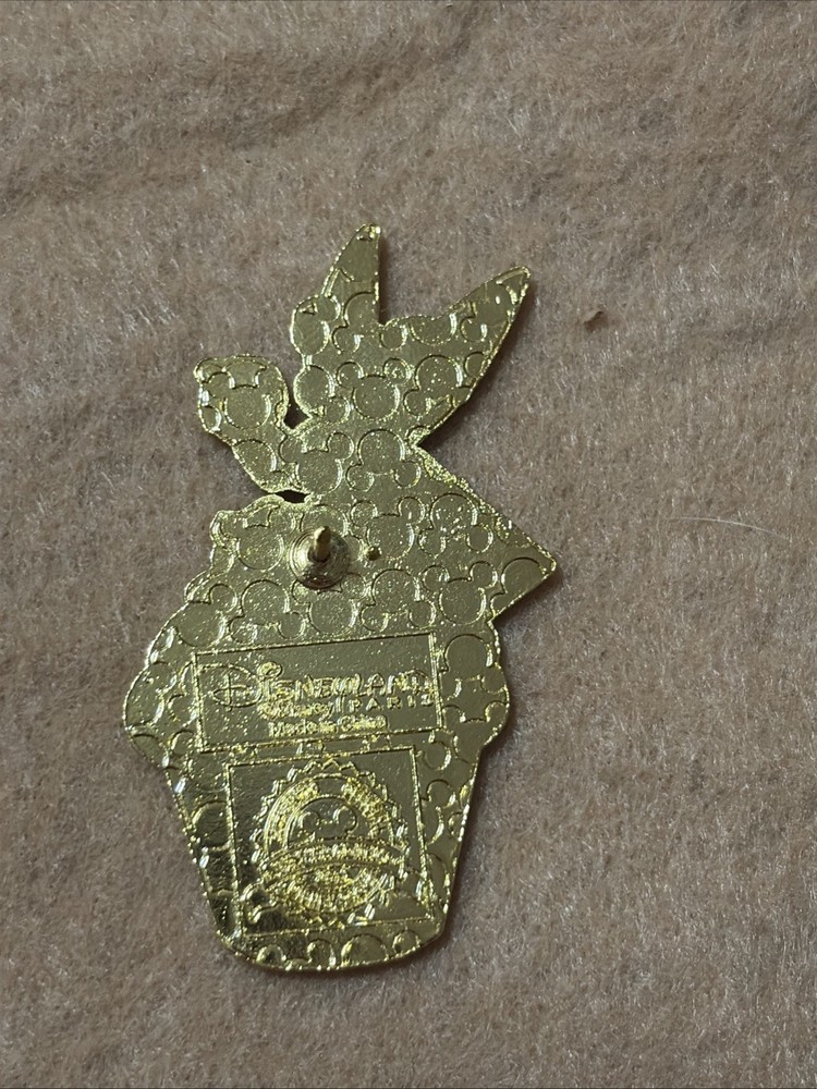 Disney Tinker Bell Cupcake Pin