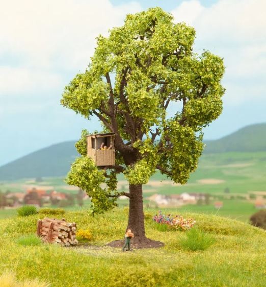 NOCH,Tree with treehouse, , NOC21767