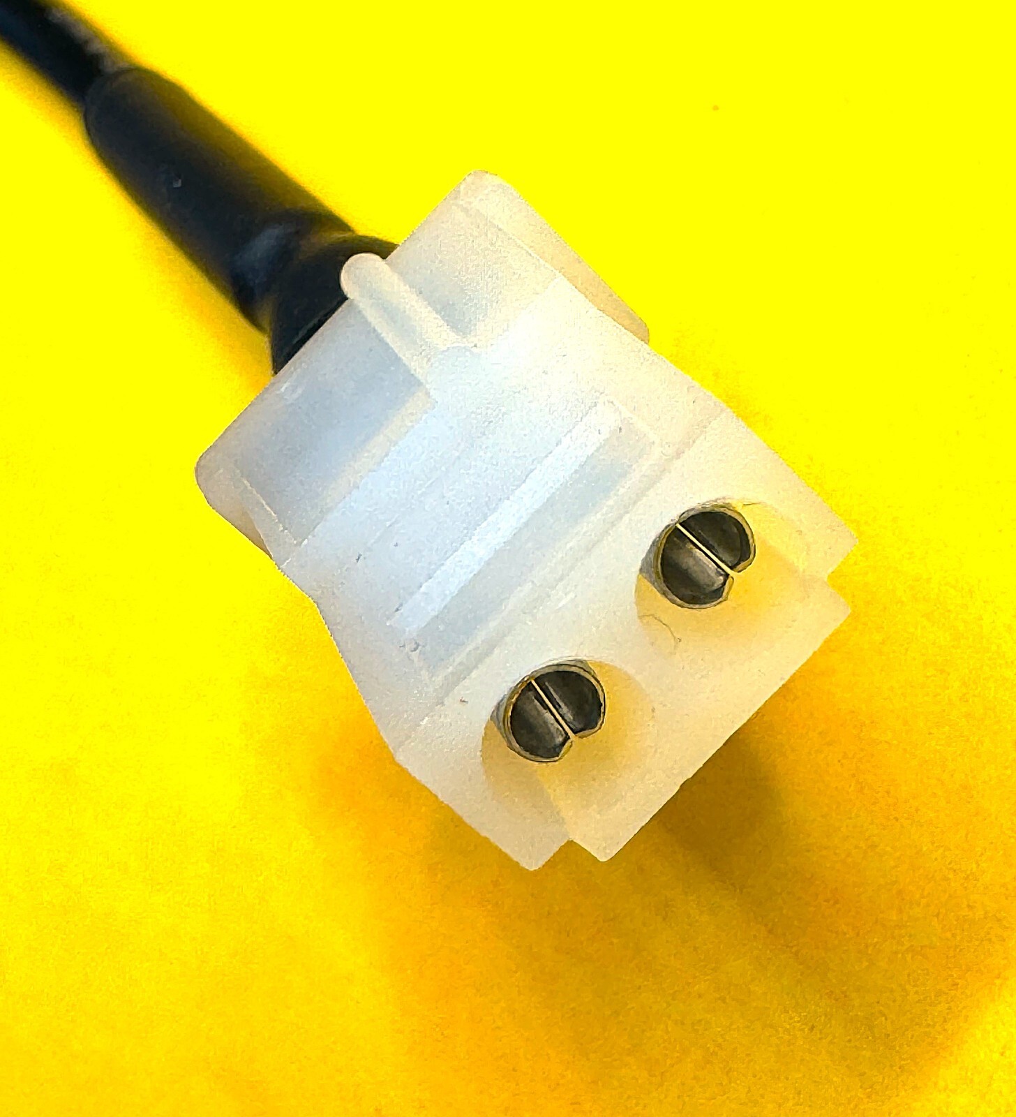 Cable 421SR Speaker Ignition Sense Plug Motorola MOTOTRBO XPR Series