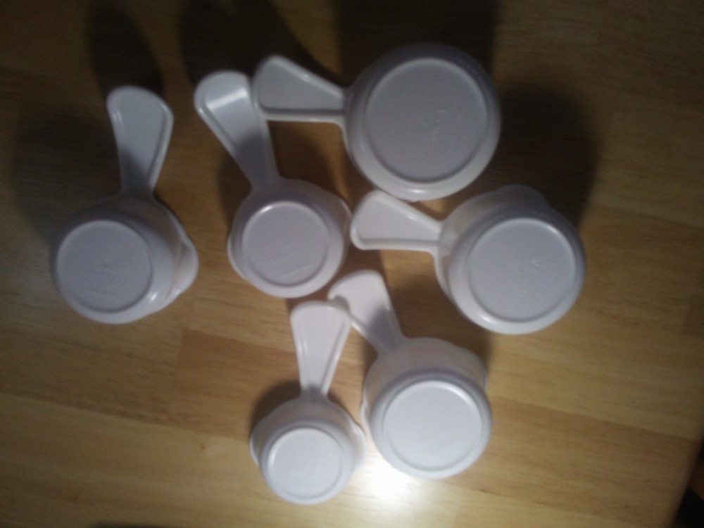 Tupperware curved handled measuring cups ergo