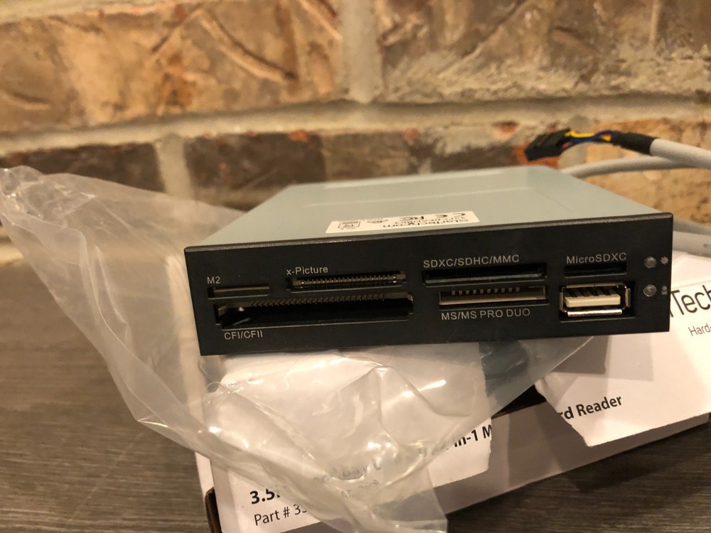 New Open Box StarTech.com 35FCREADBK3 22-in-1 USB 2.0 Card Reader