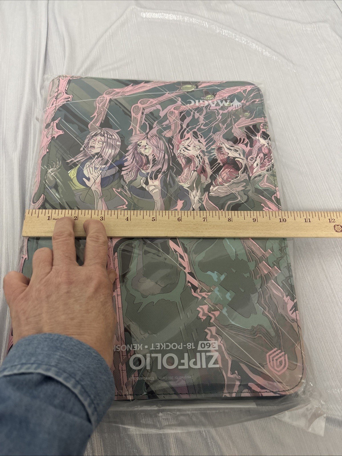 Xenoskin Zipfolio 360: Magic: The Gathering - Duskmourn Series - Mirror Room