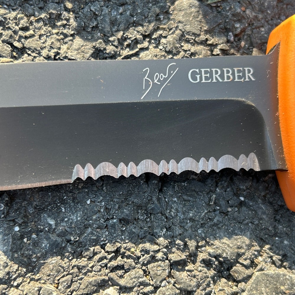 Gerber Bear Grylls Ultimate Survival Knife Fixed Blade, Fire Starter, Sharpener