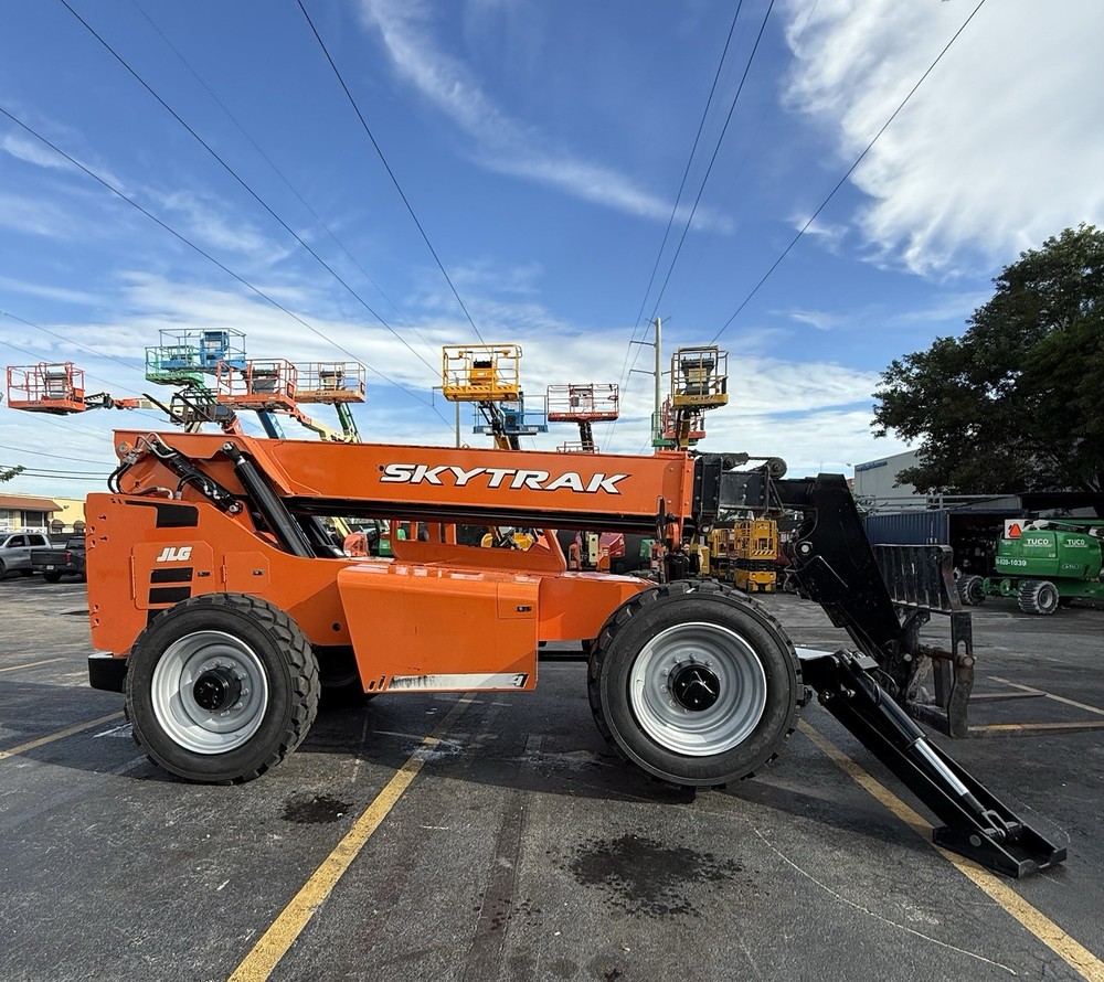 2017 SKYTRAK 10054 10,000LB DIESEL TELEHANDLER