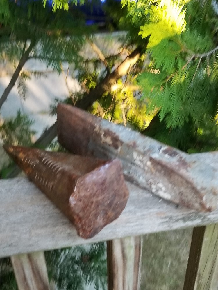 2 MANUAL WEDGE LOG SPLITTERS