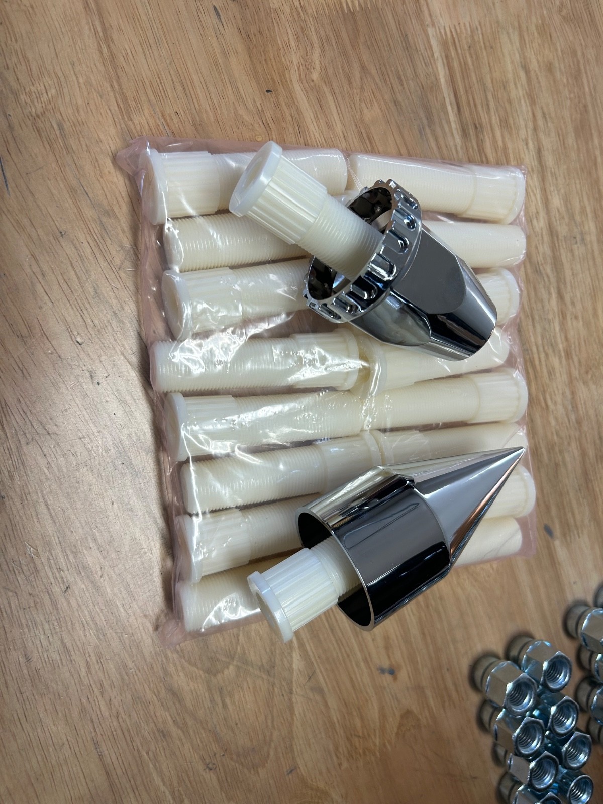 Phantom 10 lug plastic studs 22x1.5 dually 40 pieces