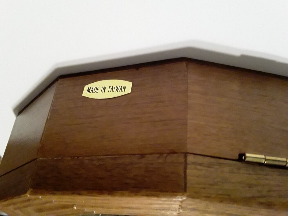 Kamenstein Curio Cabinet