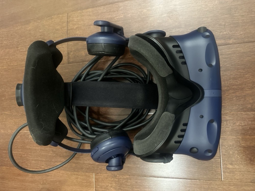 HTC VIVE Pro Headset VR Full Set Complete System Virtual Reality Kit Tested
