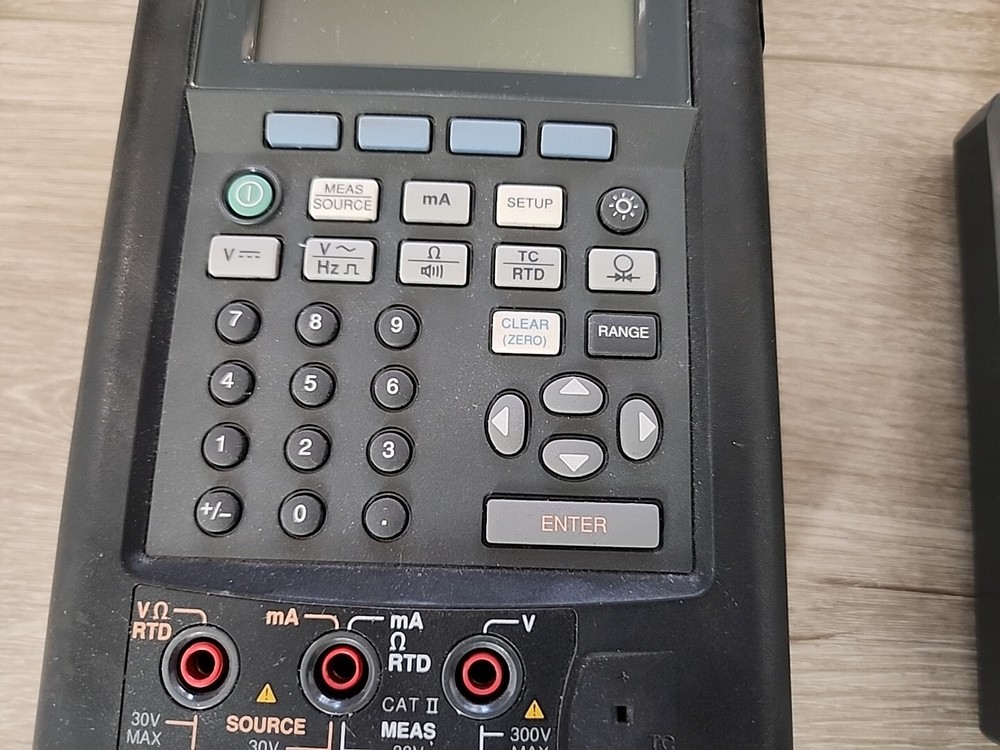 Fluke 701 Documenting Process Calibrator With Accessories And Charger AC Cable
