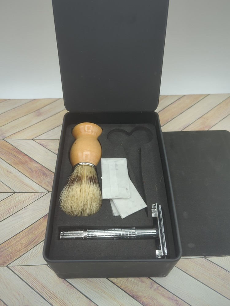 NIB J.C. and Rollie Beard Grooming Kit Missing Scissors
