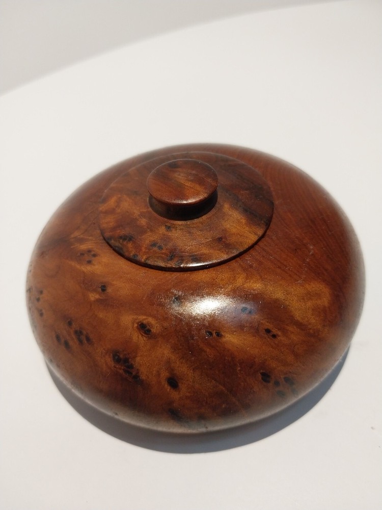 Round Small hand made wood small trinket boxe
