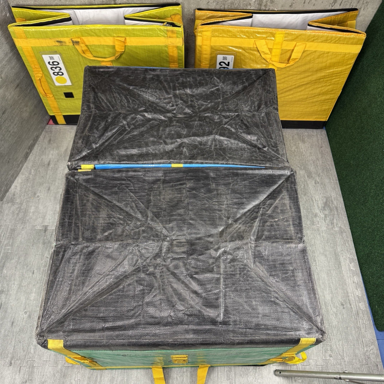 (2) AMAZON COURIER LARGE DELIVERY STORAGE BAGS 28x23x20 *2 TOTE LOTS* BUY BULK!