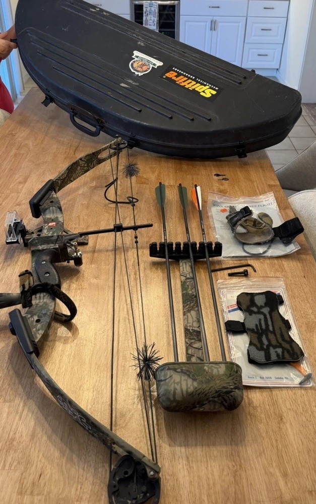 PSE Nova Compound Bow, Right hand, Mossy Oak Camo with CASE