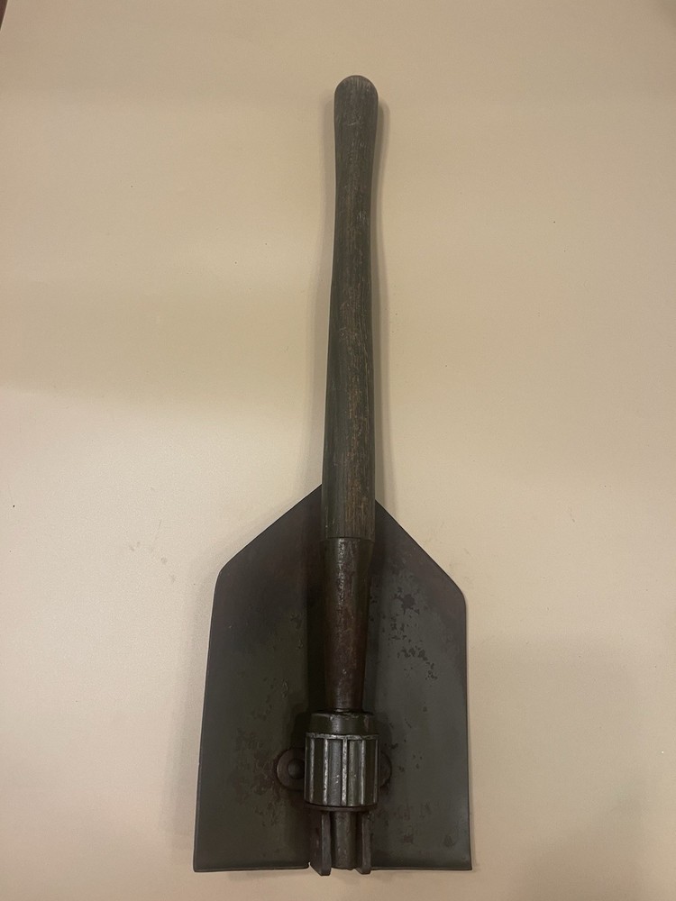 ORIGINAL WWII US ARMY M1943 COMBAT FIELD FOLDING SHOVEL - DATED 1945 AMES
