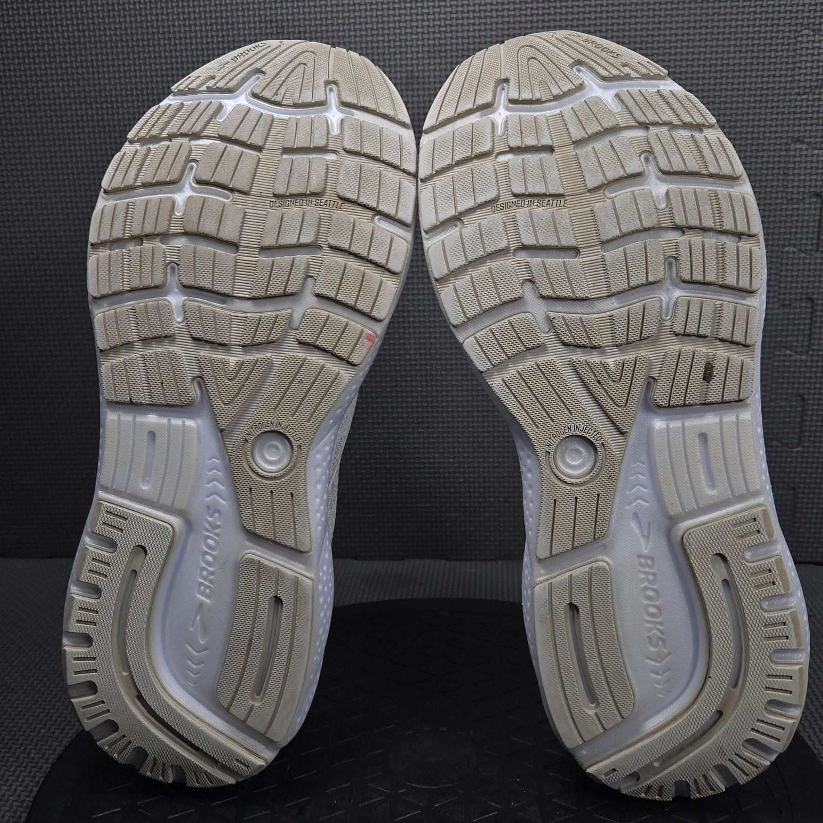 Brooks Ghost 15 Shoes Womens Size 10 Gray White Running DNA LOFT v2 Road Cushion